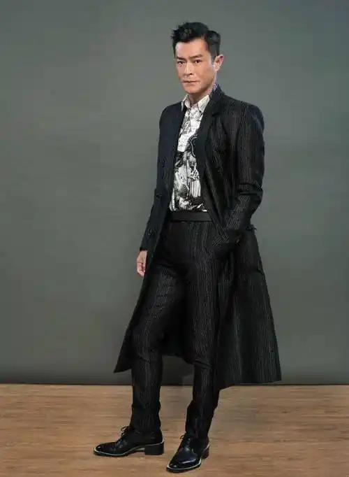 古天乐宣萱携手拍杂志白色衬衫配大背头气场很强两人cp感十足