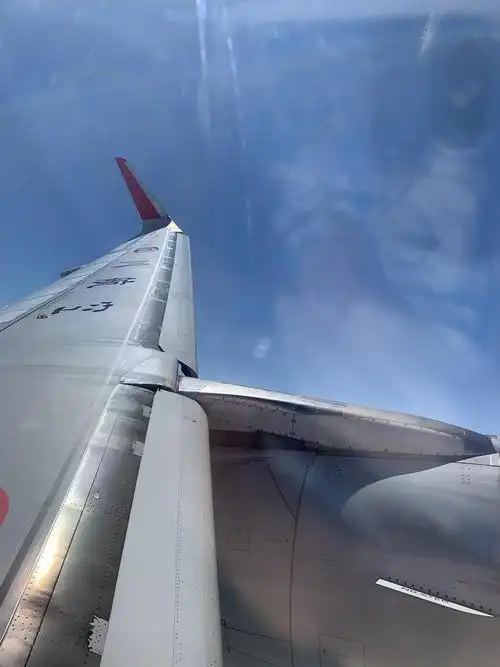 关于飞机在天上转弯?