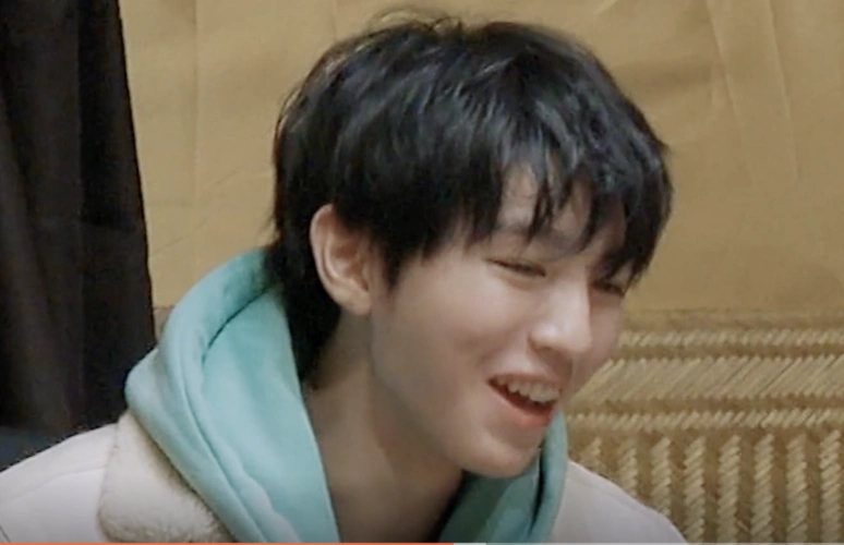 《恰好是少年》直播暴露真实素颜状态!王俊凯长痘刘昊然服务好?