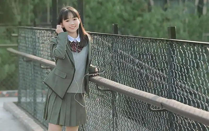 白皙甜美女孩的气质写真