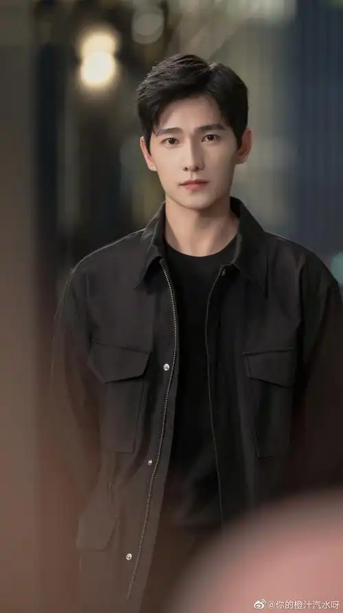 杨洋在你是我的荣耀剧中服装造型