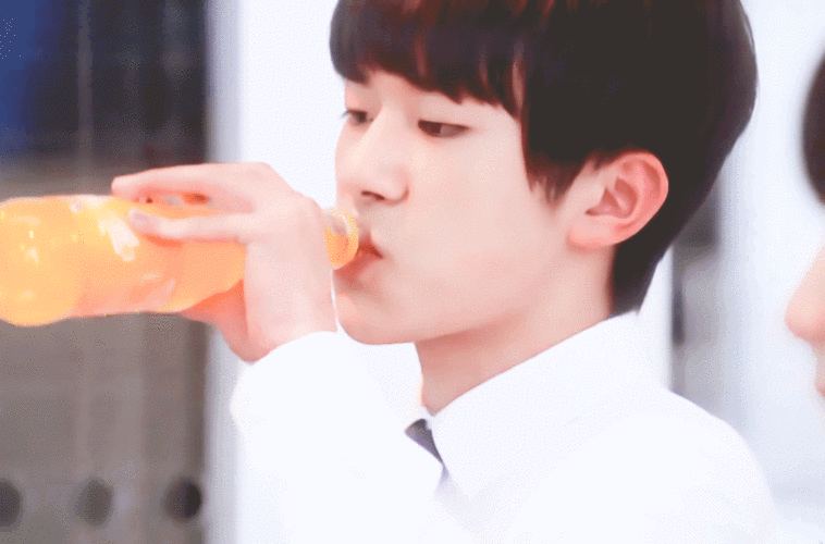 易烊千玺 gif 动图