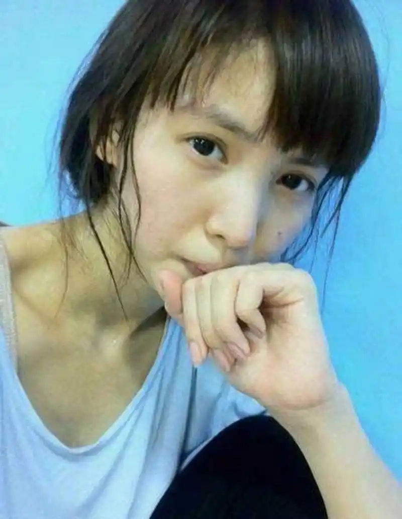 金晨刚出道时也挺美的,瘦瘦白白的,脸上的那颗痣很有特点