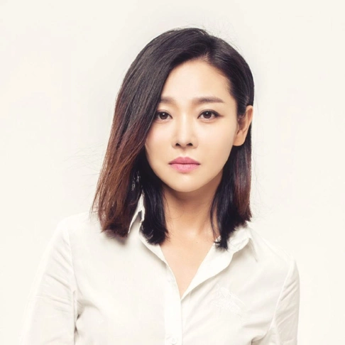 相信王维维总会等到属于自己的时代,她也会在演艺圈中闪闪发光,希望她