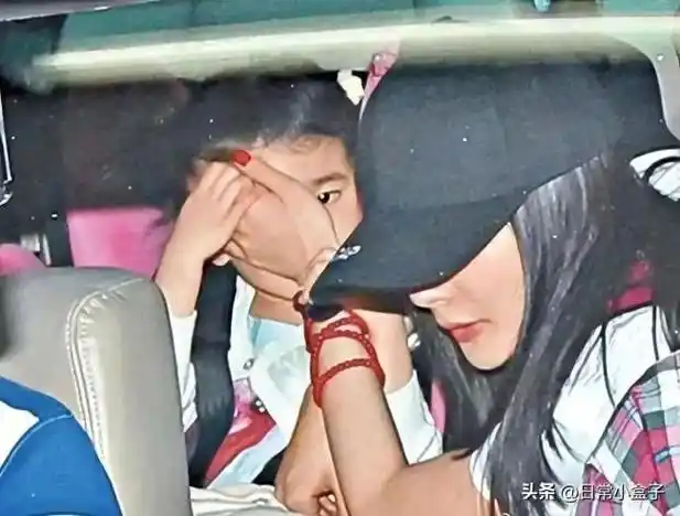 小糯米近照曝光引热议 港媒称赞简直就是缩小版的杨幂