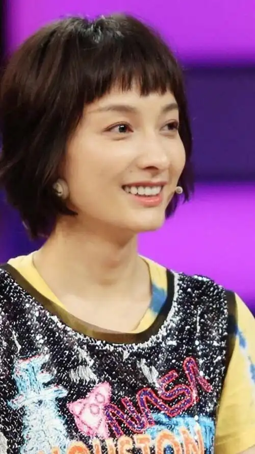 其实吴昕鼻孔也挺大的诶