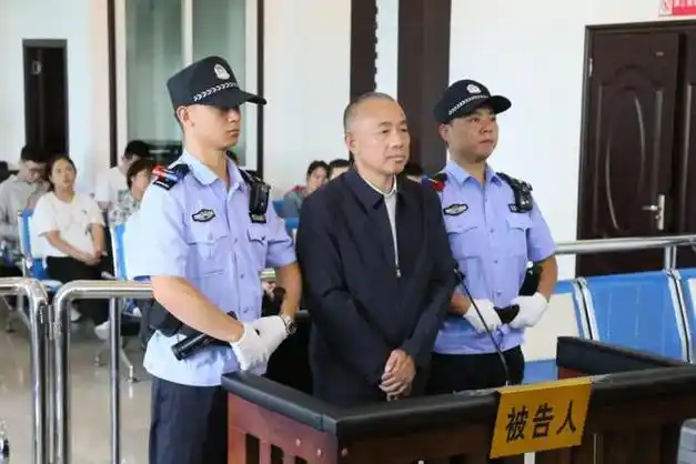 中国光大银行原首席业务总监兼机构客户部总经理张博贪污受贿行贿案