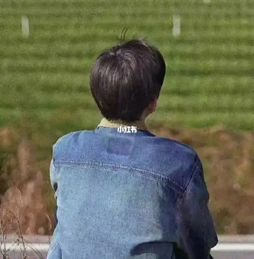 好想rua他脑阔##王源  #王源头像  #王源背景图  #王源背影杀