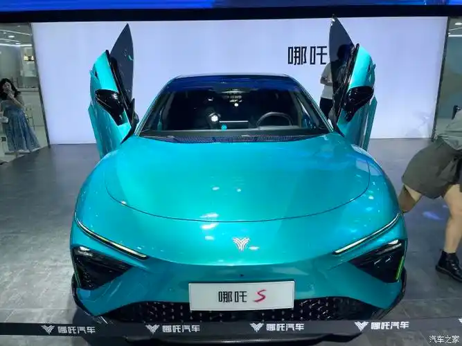 6月25日,2022年重庆车展正式拉开帷幕,  哪吒汽车为广大消费者带来了
