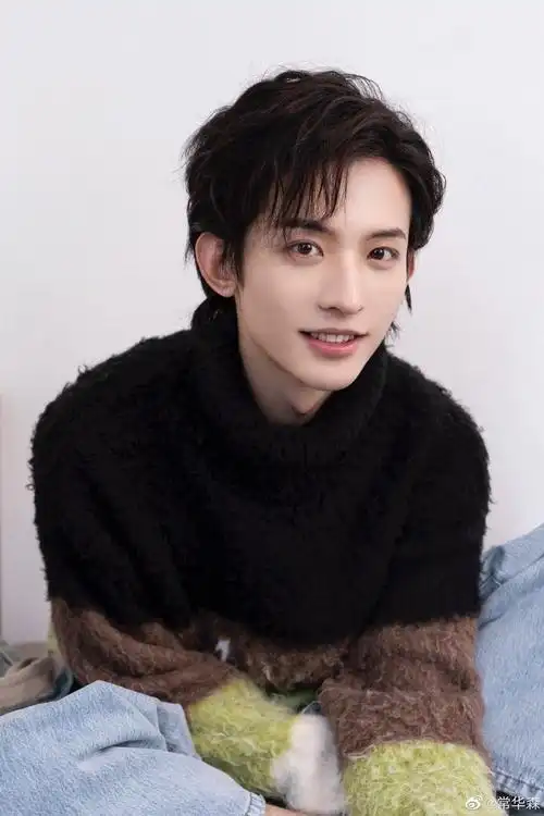 常华森更新堆雪人照片～ 照片中小小的雪人在手里超