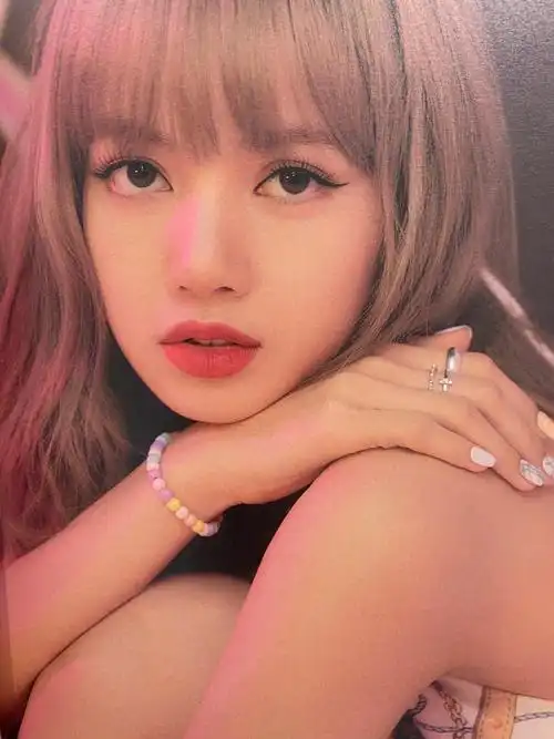 lisa(韩国女团blackpink成员)_尚可名片