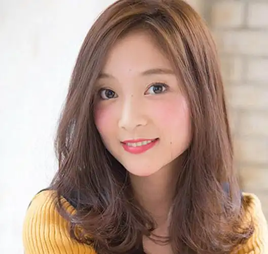 圆脸的妹子,适合剪这五款瘦脸发型!