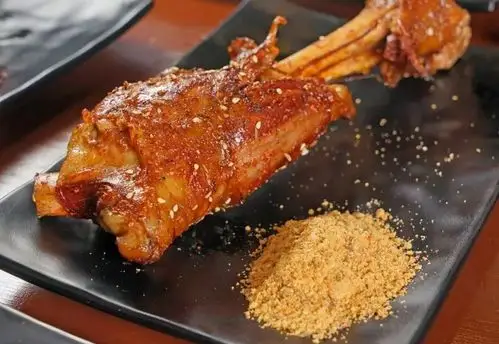 超正宗の哈尔滨烧烤玩骰子还能免单没吃够200串都不好意思吹牛逼