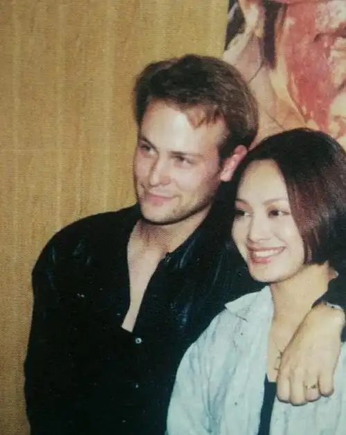 回顾宁静和姜文传绯闻25岁嫁给美国前夫50岁依旧我行我素