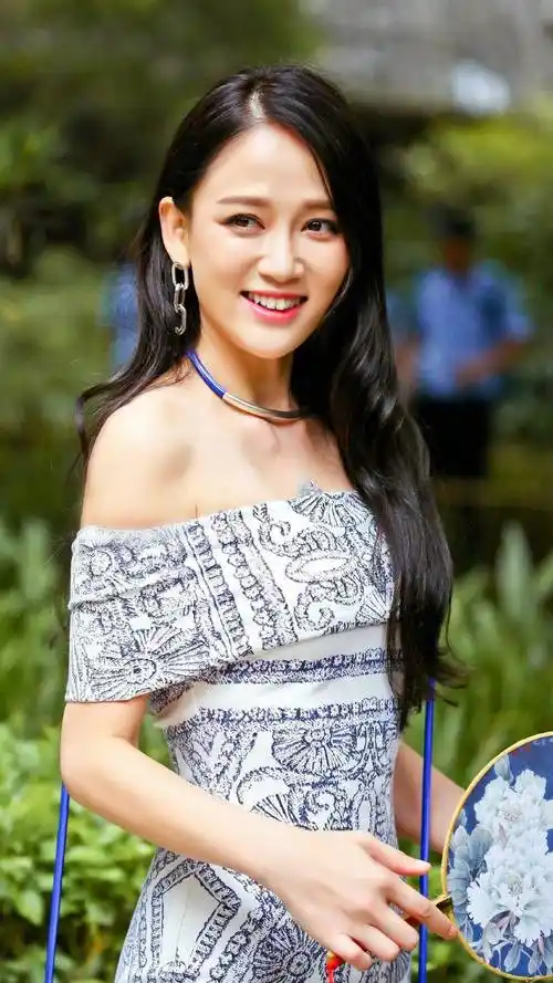 44岁陈乔恩,饱满性感着实迷人!_表演_观众_演技