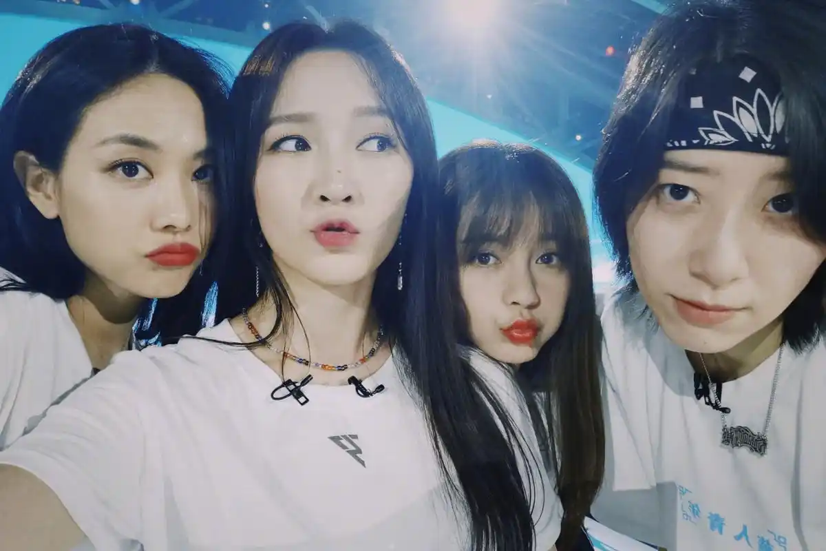 金晨 张含韵 李斯丹妮 王霏霏fei 沈梦辰 郁可唯  这就是我们大碗宽面