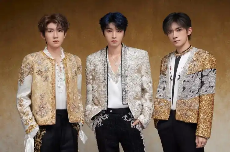 生养成模式进行明星培养,成功推出了极具影响力的超人气组合tfboys