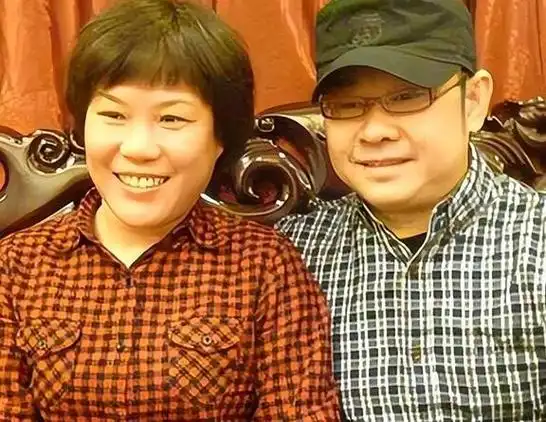 刀郎离婚30年前妻含泪自述他住豪宅我却一无所有