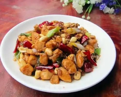 川菜宫保鸡丁作为家常菜,普普通通,竟还有这些功能