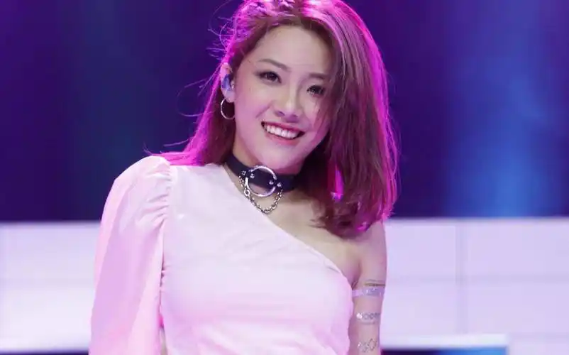 原创喻言不是vocal组第一上热搜了为什么有实力却镜头太少呢