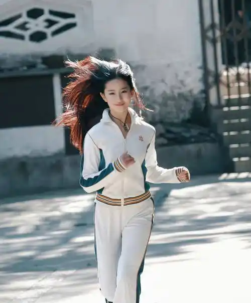 刘亦菲旧照曝光青春灵动宛如仙女下凡连头发丝都那么美