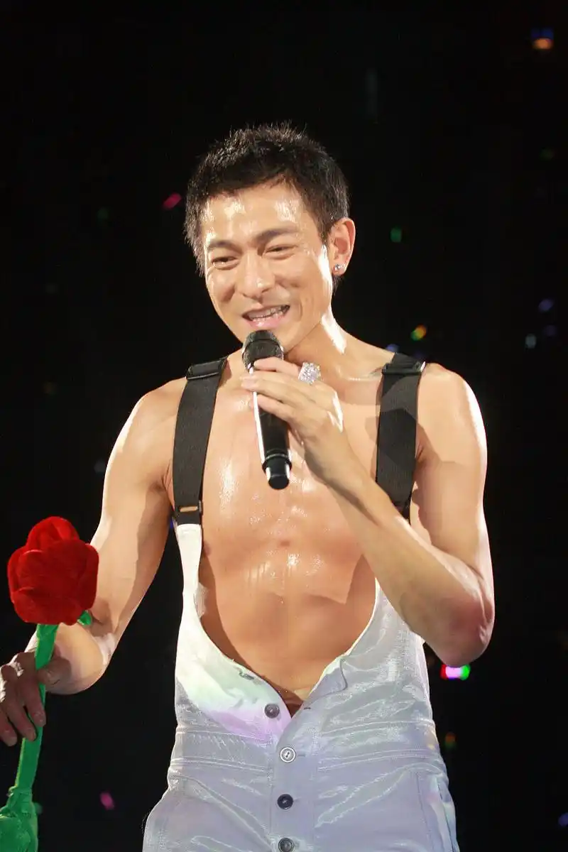 这样好身材的刘德华,你见过吗[左捂脸]?