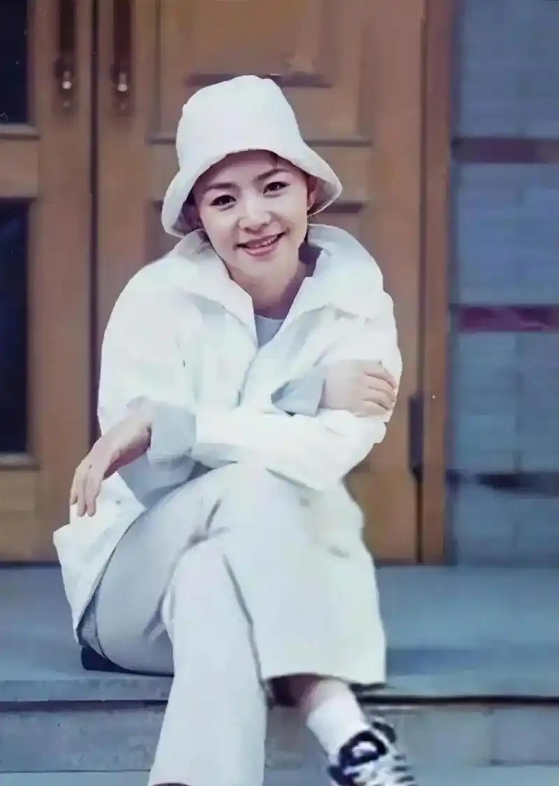 宋丹丹年轻的时候太漂亮了!这条裙子现在还没有过时!