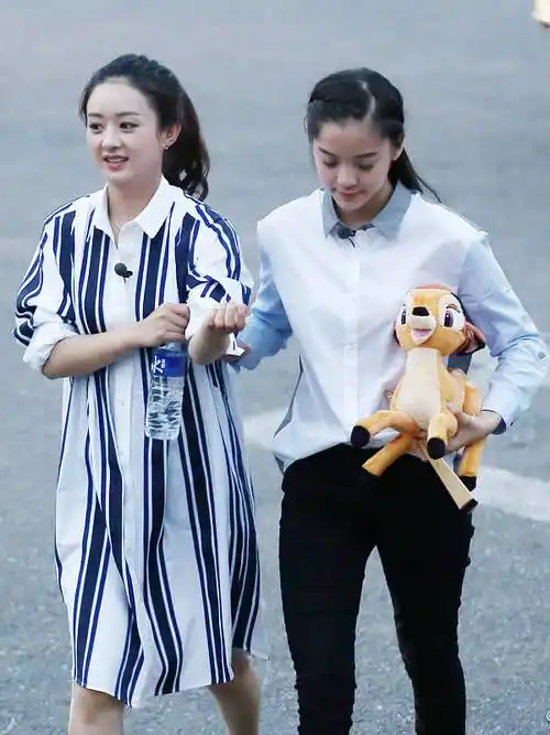 欧阳娜娜与赵丽颖身高相差不大?网友惊呼!