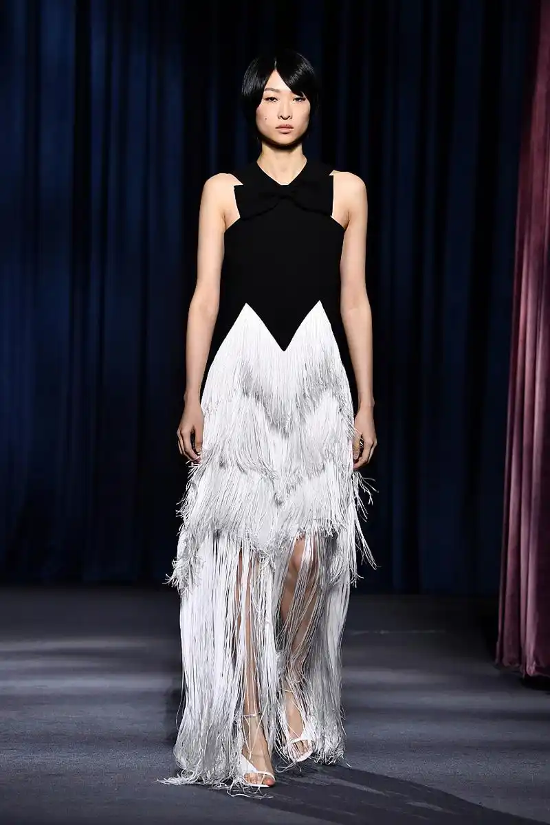 在t台上,她们是璀璨的星辰,引领着时尚的潮流.