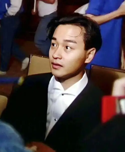 张国荣长相是典型的马来人种吧,个矮168,脸短,鼻短,嘴凸,像东南亚人?