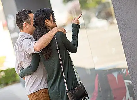 后视图,情侣,逛街