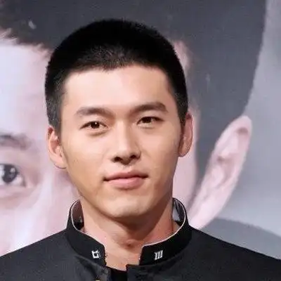 也是从西欧方传过来的发型,男士短平头发型也是比较的流行时尚的一款