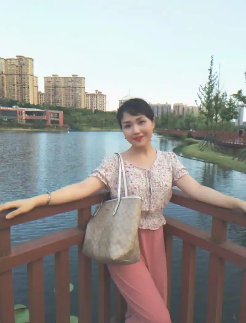 四十岁的女人依然可以像花儿一样美丽