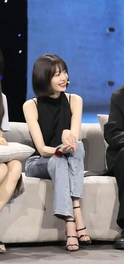 腿精美女李溪芮