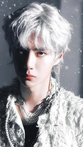 九组水印去了看了王一博的银发撕漫图我去了广场粉丝好有才真滴这造型