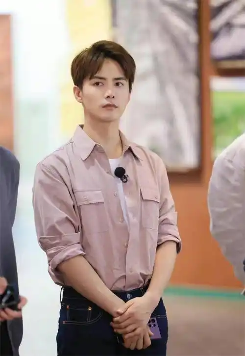 《追星星的人》收官,马天宇发文告别:绅士又温柔,细节见人品_依卡