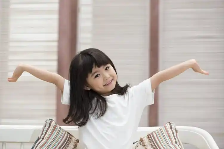 日光,中国,亚洲,仅一个人,伸展,睡衣,图片,房屋,注视,休闲装,黄种人