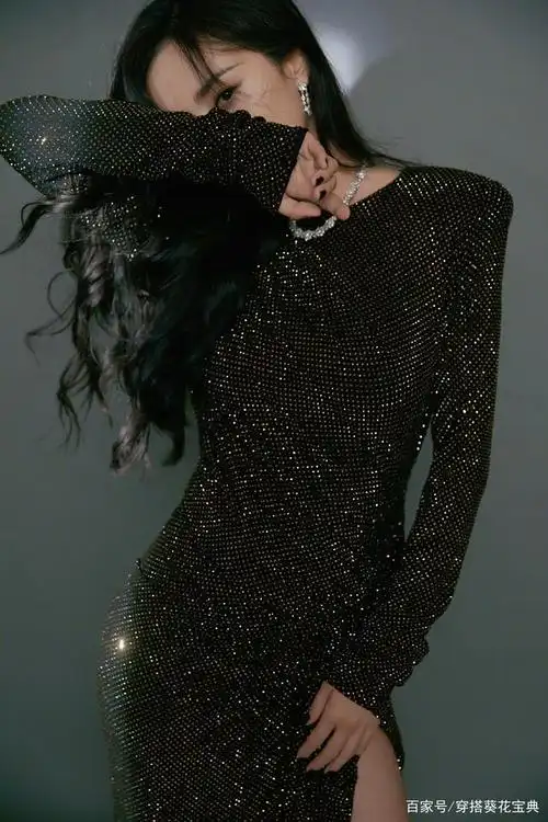 杨幂闪钻礼服裙,亮眼吸睛,人群中最闪耀的存在!