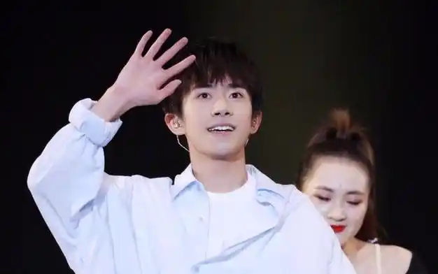 2,腾讯古装剧《流水迢迢》主演:任嘉伦,李兰迪,高寒.