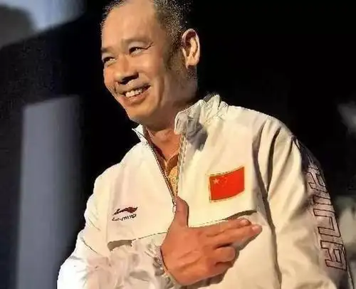 李宁:曾是体操王子,创下14个世界冠军,如今身价百亿,妻子貌美