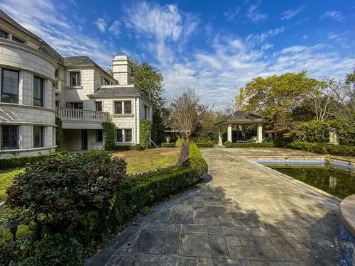 5000亩罕见人居欧洲小镇生活杭州第一理想小镇中法式独栋别墅