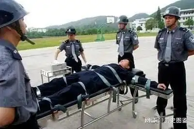 2001年南京一名犯人注射执行死刑的现场