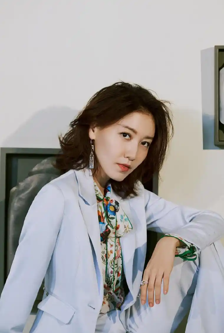 高露清爽干练时尚写真图片48