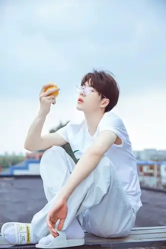 鲜橙派 修图 @uniq-王一博