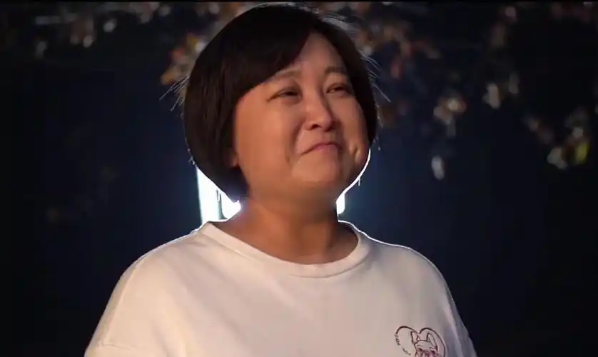 贾玲彻底寒心破53亿李焕英口碑反噬吴京16字一语成谶