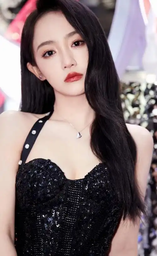 吴佳怡高清淡雅写真,楚楚动人!__财经头条