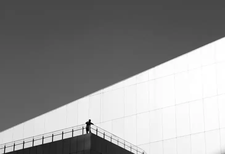 生命是孤独的旅程黑白组