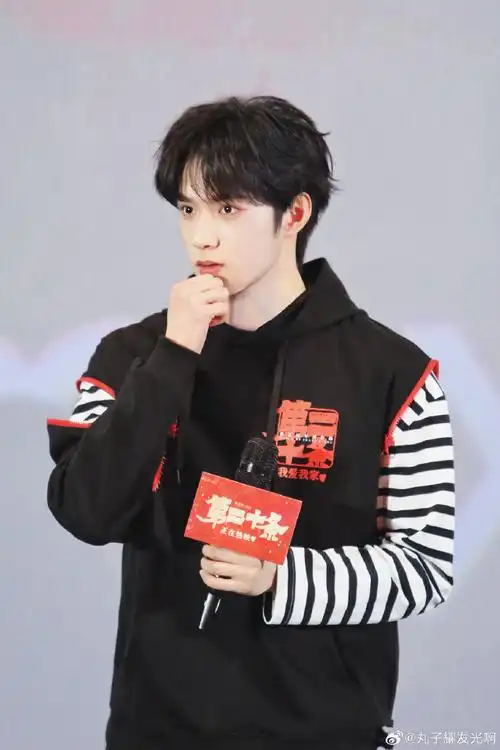 刘耀文超话努力学习拍摄出图ing…91 2024.02.