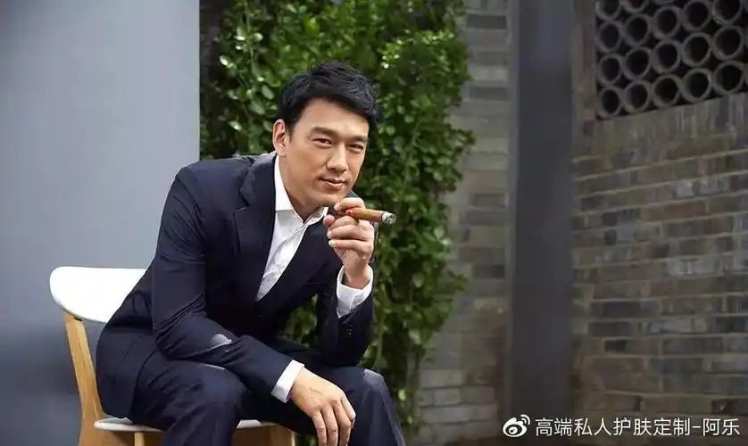 继靳东雷佳音张嘉译之后又一位大器晚成的中年大叔霸屏