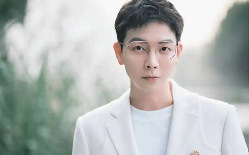 金晨被拍到带礼物拜访胡夏父母,此前直言自己不结婚_带着_董又霖_网友